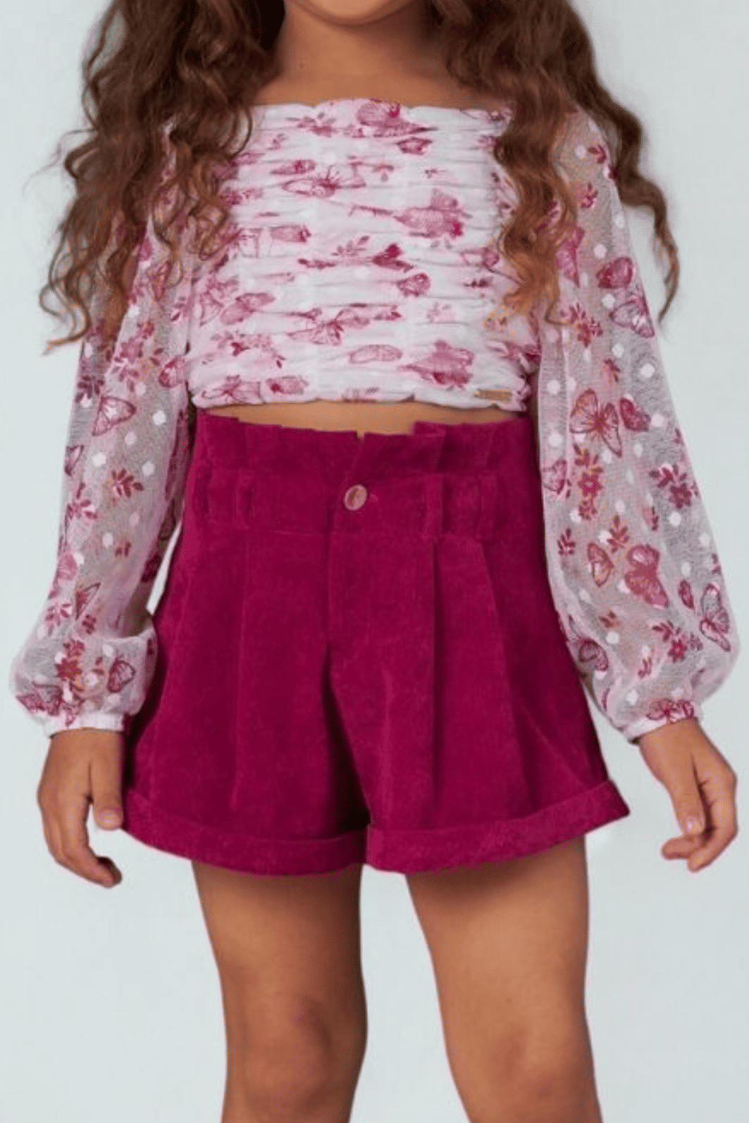 Conjunto blusa estampada e short de cotelê Conjunto blusa estampada e short de cotelê