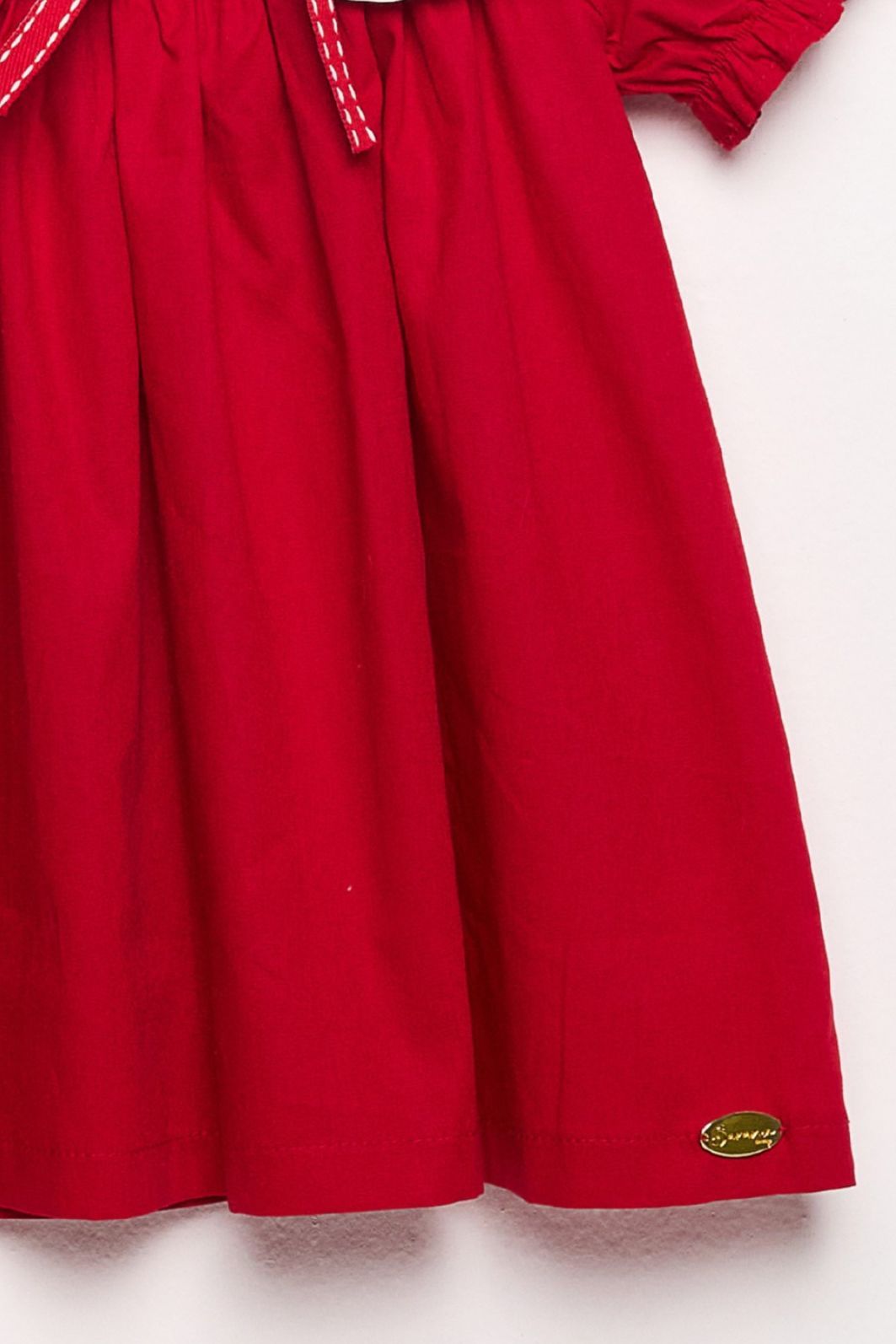 Vestido com gola bordada Vestido com gola bordada