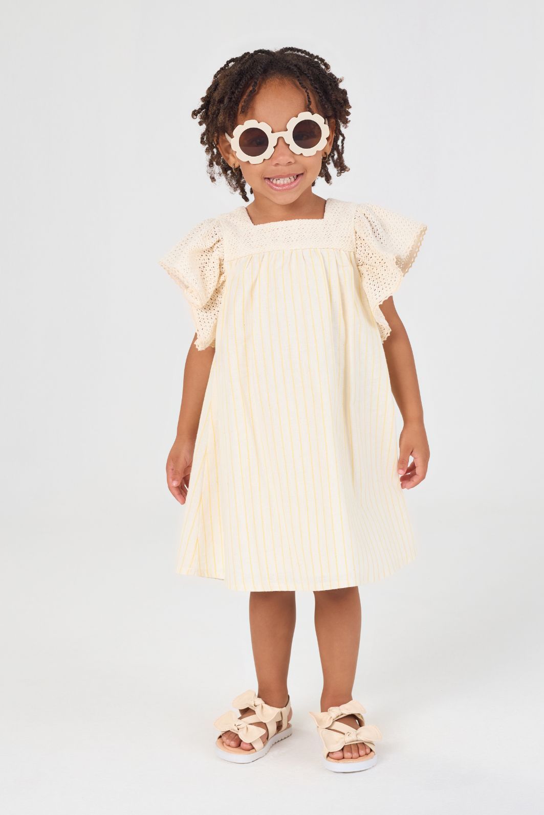 Vestido listrado com pala e ombros em tricô Vestido listrado com pala e ombros em tricô