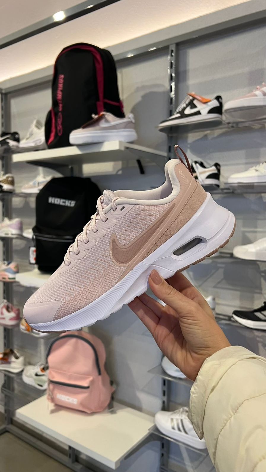 Tênis Nike Air Max Nuaxis Feminino Cor Rosa