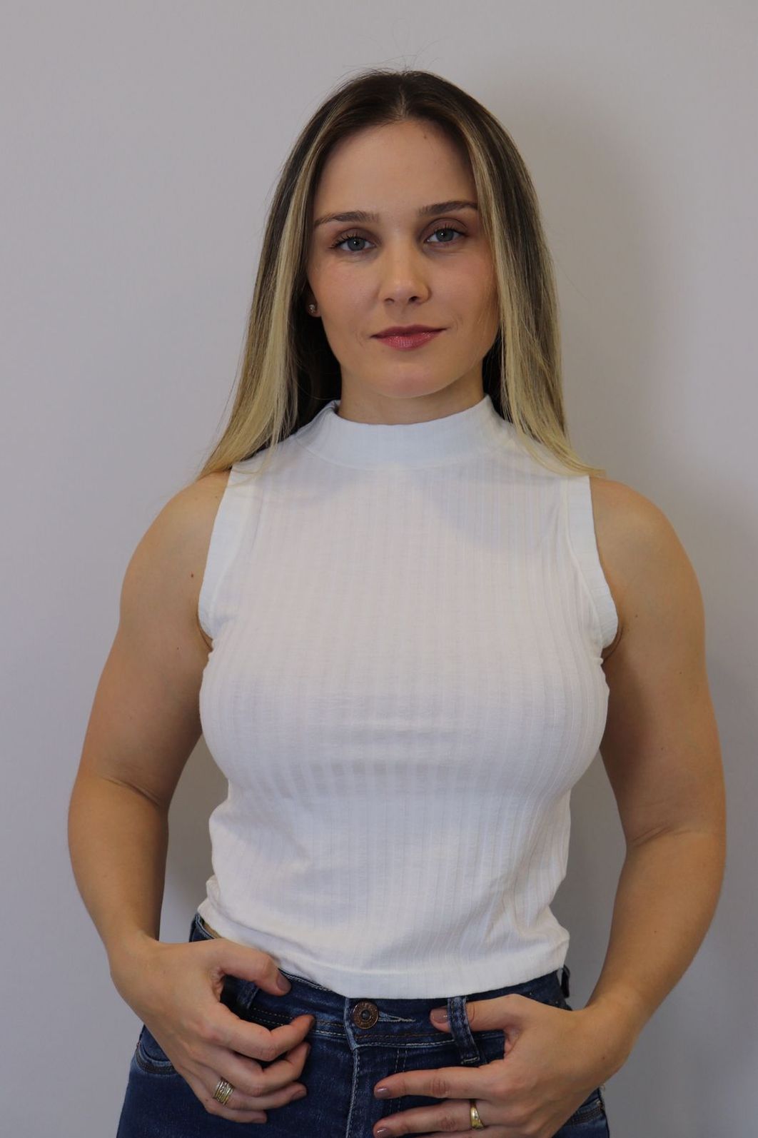 Regata Cropped Ribana Gola Feminino Cor Off White Regata Cropped Ribana Gola Feminino Cor Off White