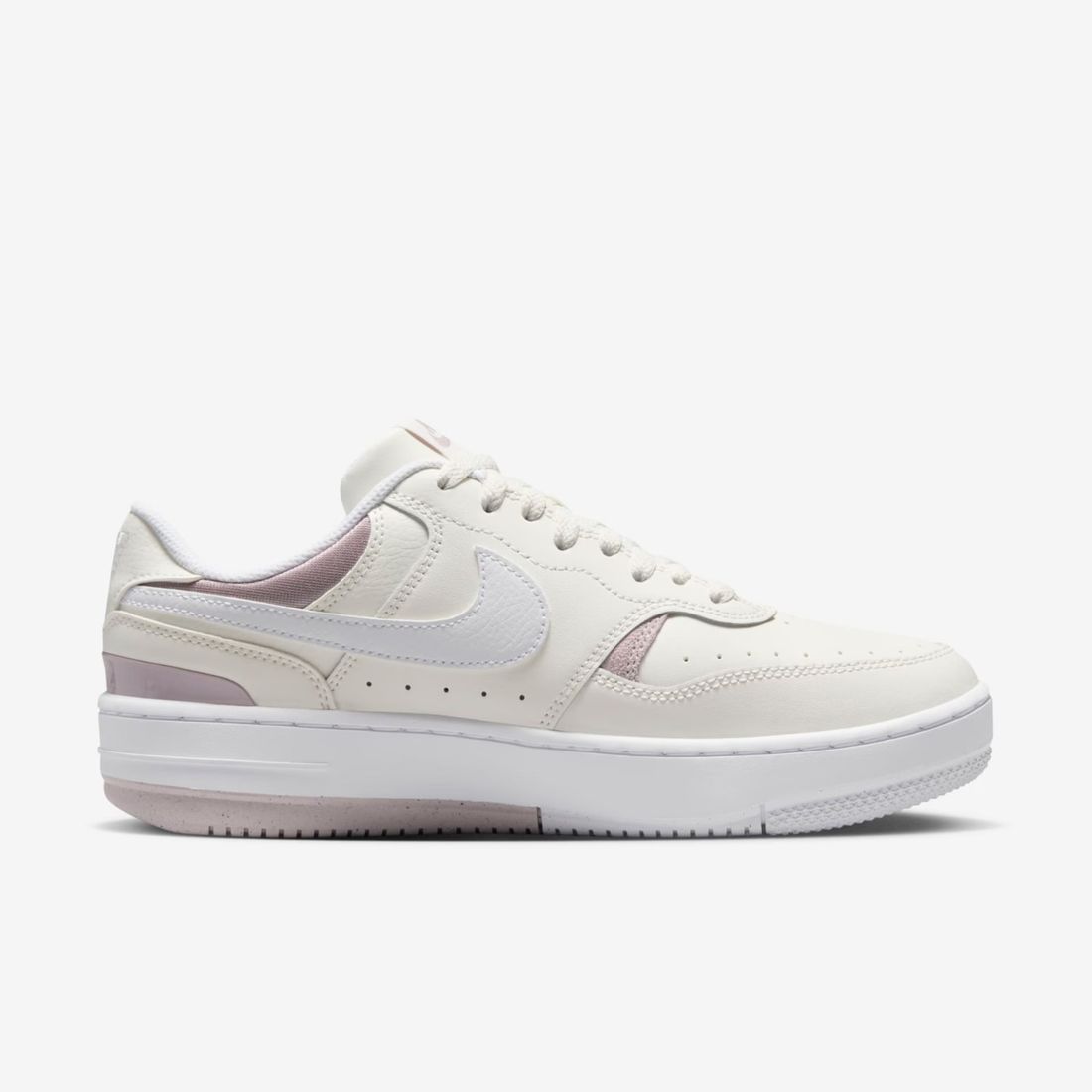 Tênis Nike Gamma Force Feminino Cor Bege/Branco/Lilás Creme Tênis Nike Gamma Force Feminino Cor Bege/Branco/Lilás Creme