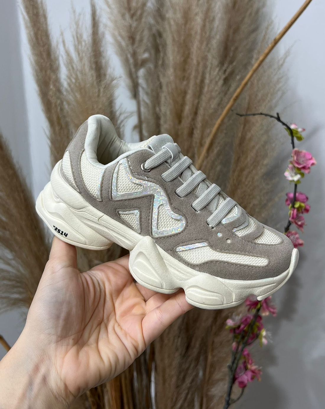 Tênis World Colors Infantil Feminino Cor Areia/ Off White Tênis World Colors Infantil Feminino Cor Areia/ Off White