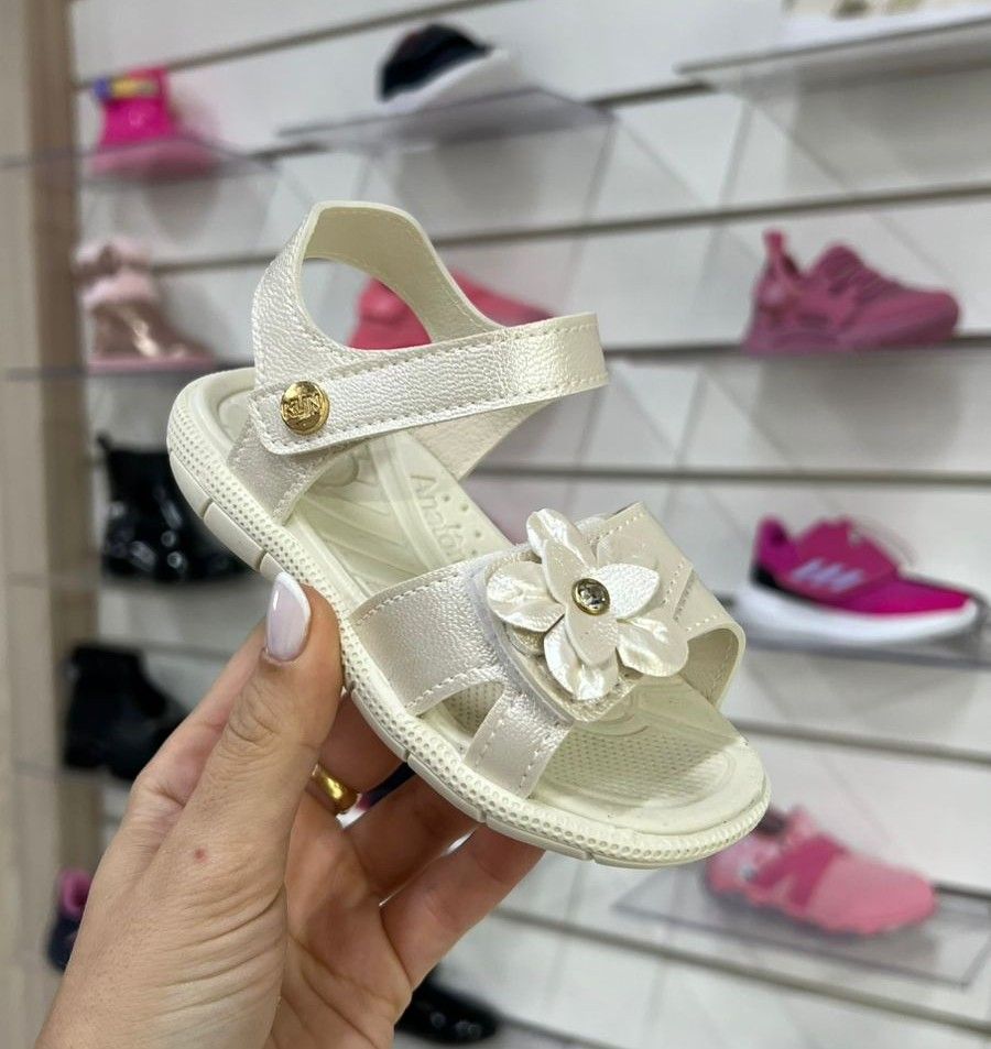 Sandália Papete Klin Tic Tac Infantil Feminino Cor Off White Perolizado Sandália Papete Klin Tic Tac Infantil Feminino Cor Off White Perolizado