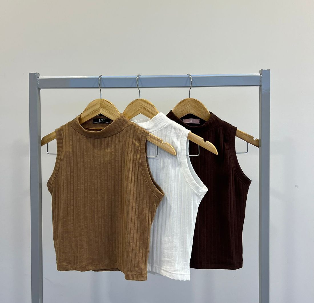 Regata Cropped Ribana Gola Feminino Cor Caramelo Regata Cropped Ribana Gola Feminino Cor Caramelo