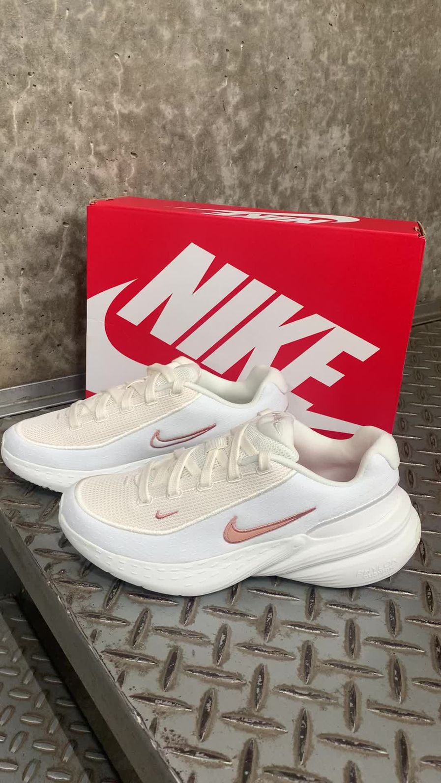 Tênis Nike Uplift Sc Feminino Cor Creme