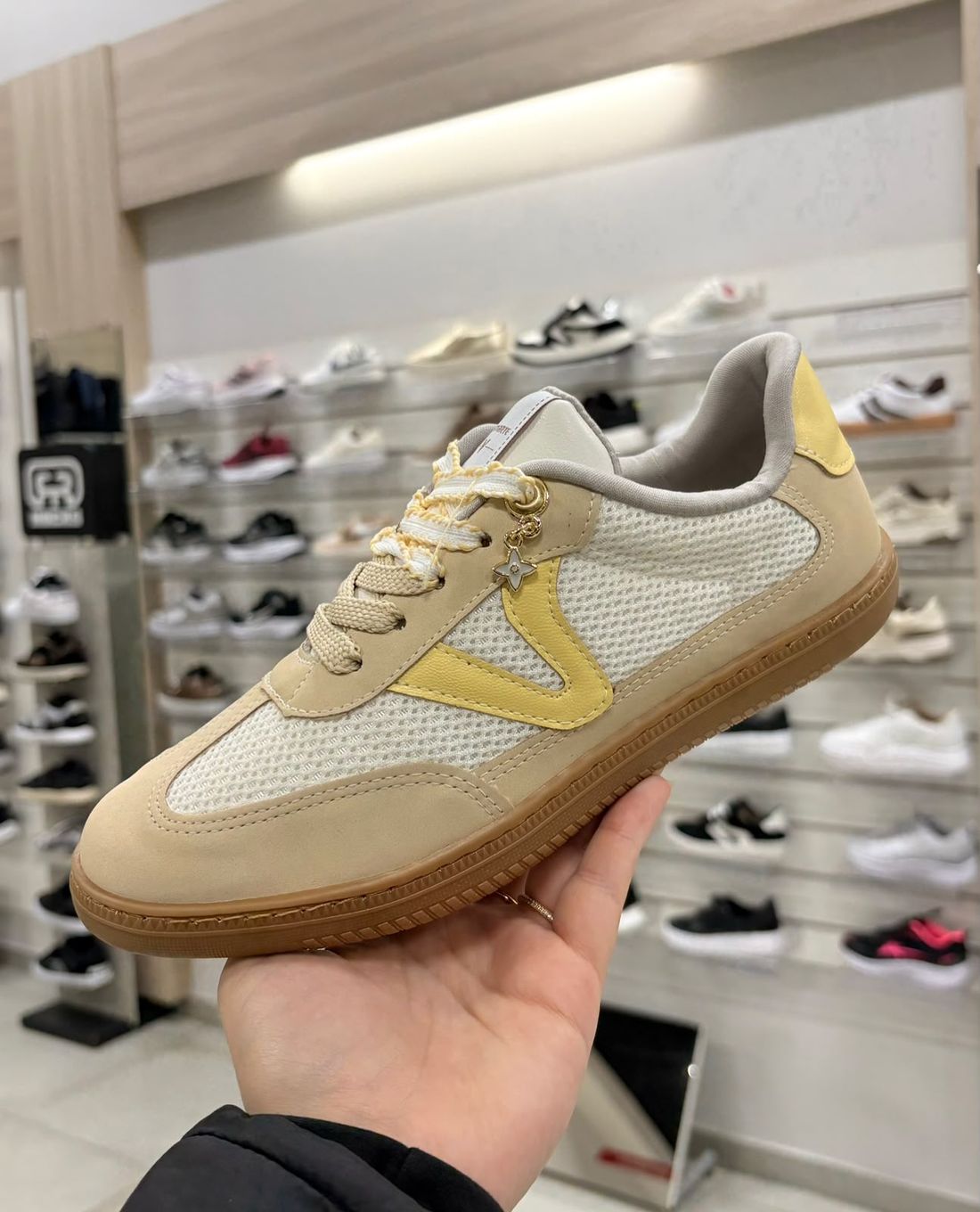 Tênis Via Marte Retrô Cadarço Duplo Feminino Cor Bege