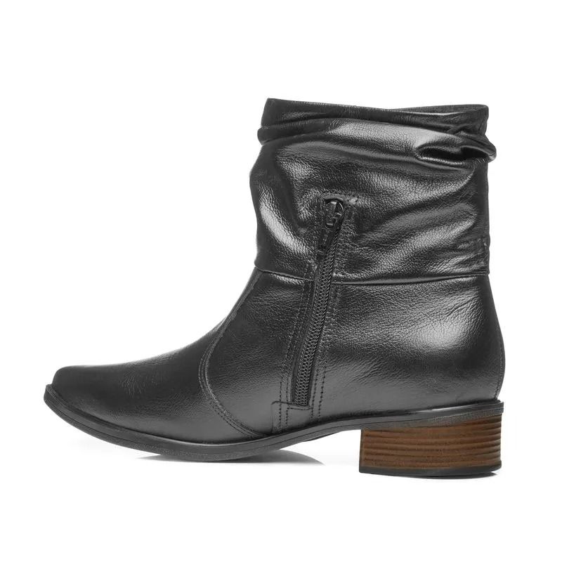 Bota Pegada Cano Baixo Em Couro Feminino Cor Preto Bota Pegada Cano Baixo Em Couro Feminino Cor Preto