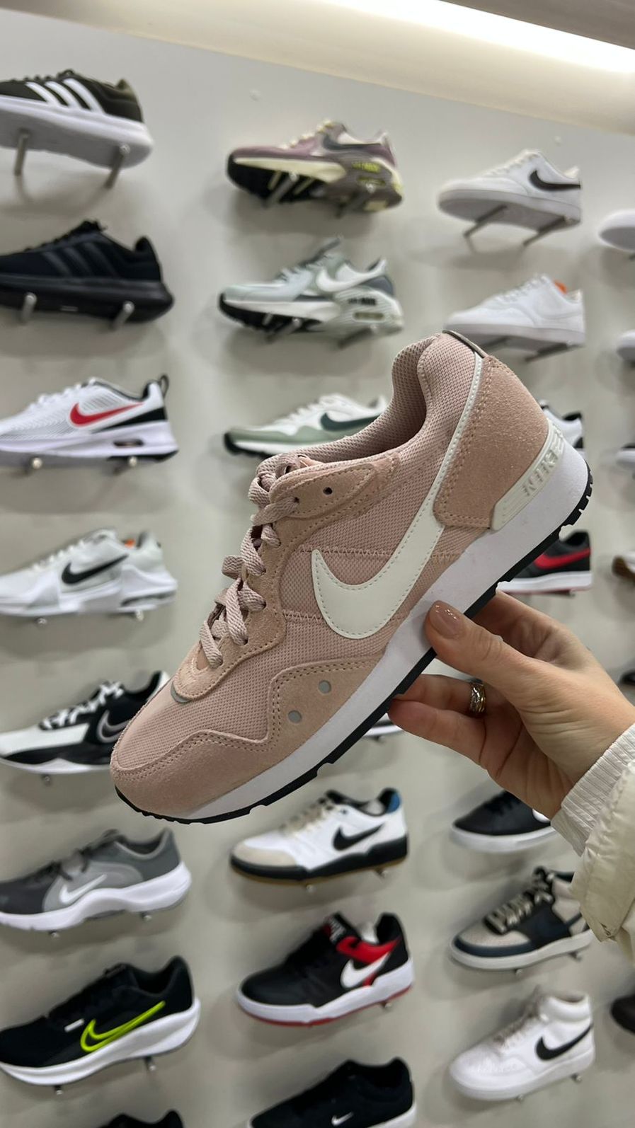 Tênis Nike Venture Runner Feminino Cor Rosa Tênis Nike Venture Runner Feminino Cor Rosa