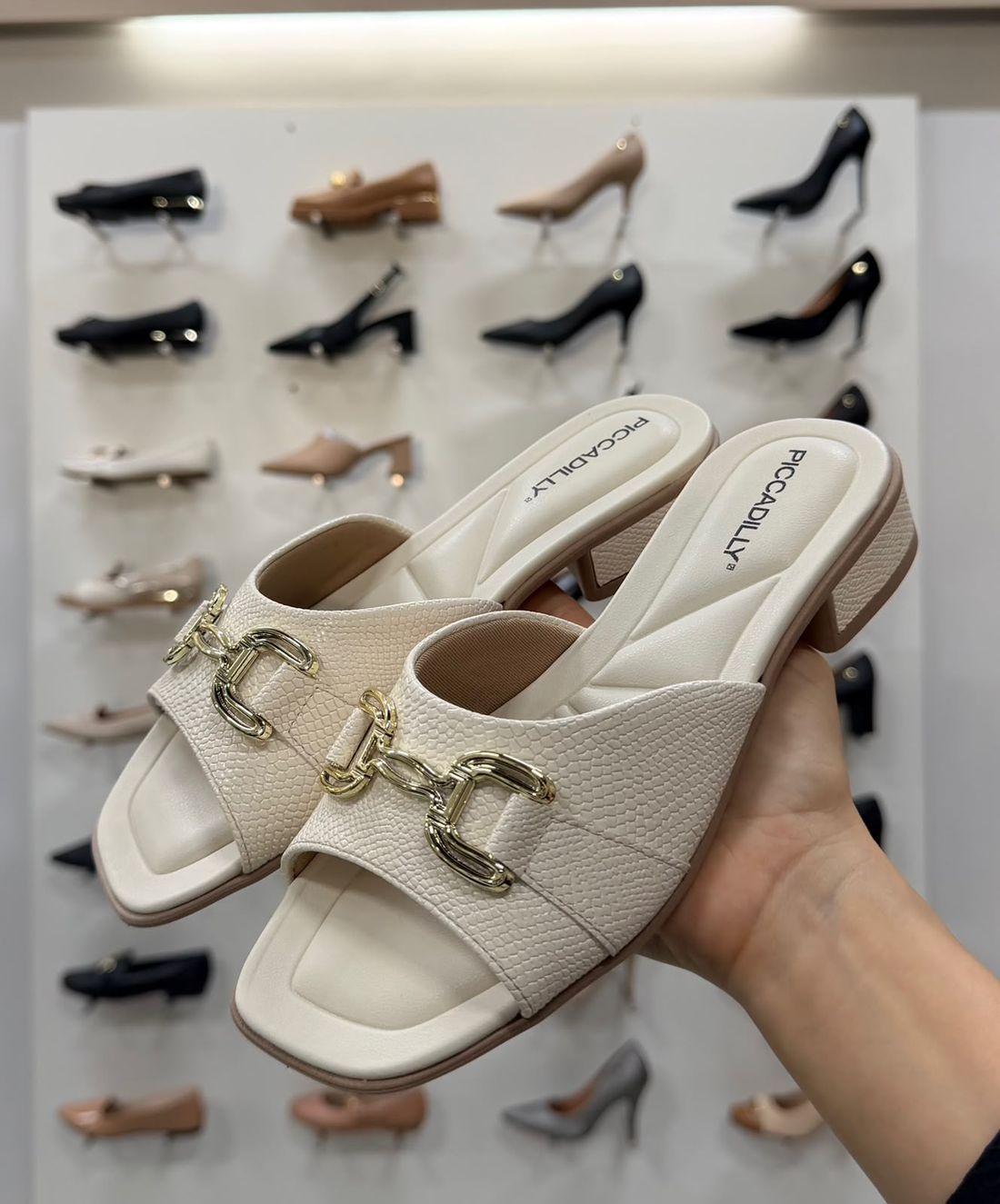 Tamanco Piccadilly Salto Baixo Feminino Cor Off White Tamanco Piccadilly Salto Baixo Feminino Cor Off White