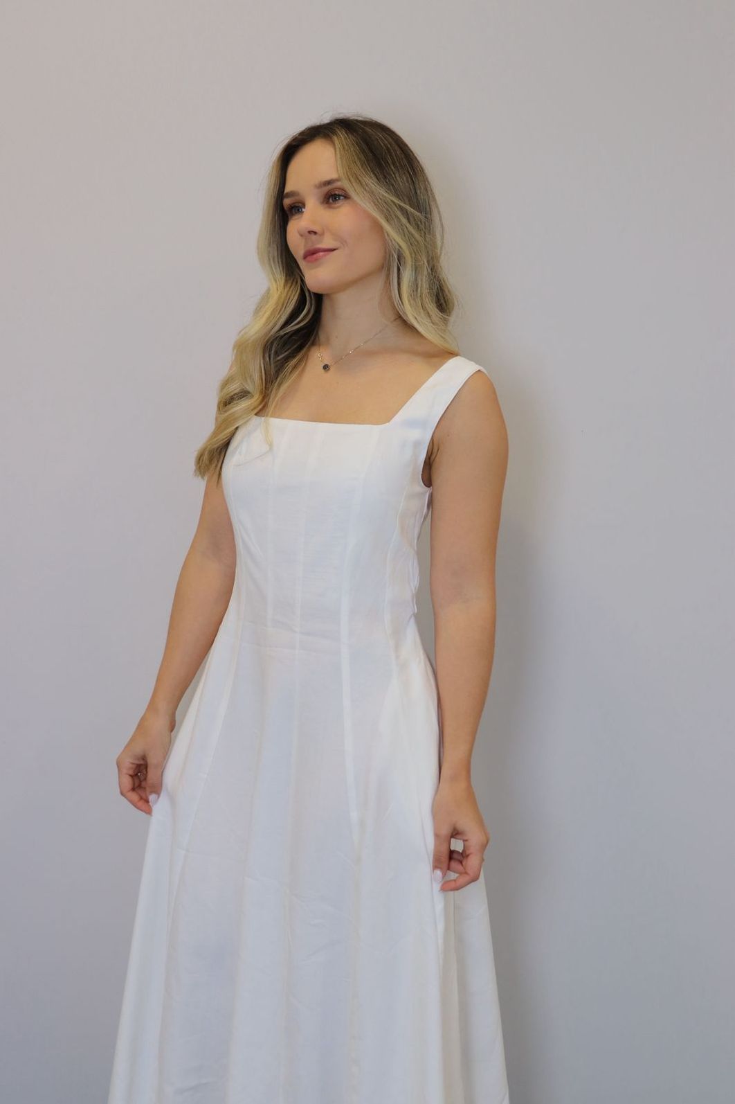 Vestido Bellina Evasê Feminino Cor Off White Vestido Bellina Evasê Feminino Cor Off White