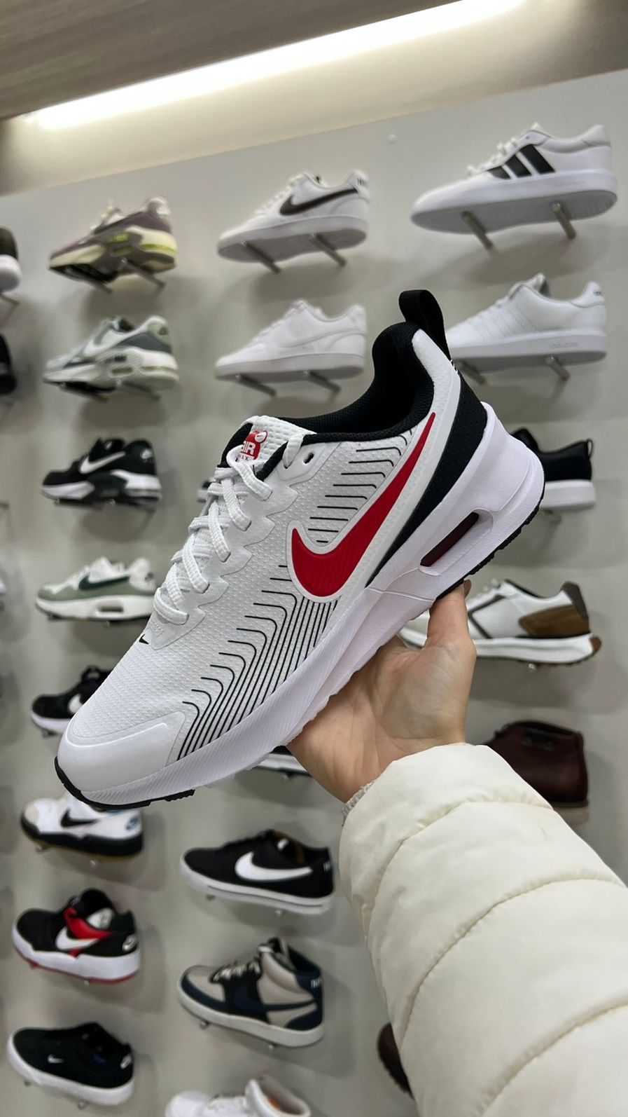 Tênis Nike Air Max Nuaxis Masculino Cor Branco Tênis Nike Air Max Nuaxis Masculino Cor Branco