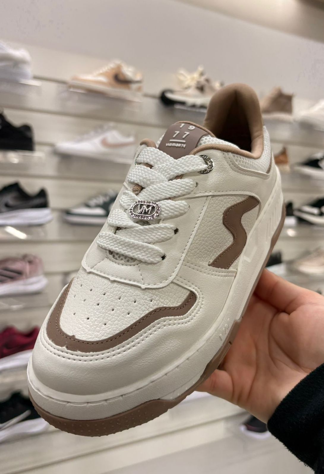 Tênis Via Marte Casual Feminino Cor Off White/Marrom Tênis Via Marte Casual Feminino Cor Off White/Marrom