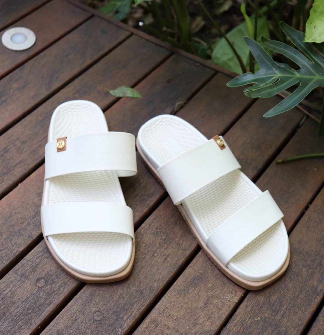 Rasteira Moleca Duas Tiras Feminino Cor Branco Off Rasteira Moleca Duas Tiras Feminino Cor Branco Off