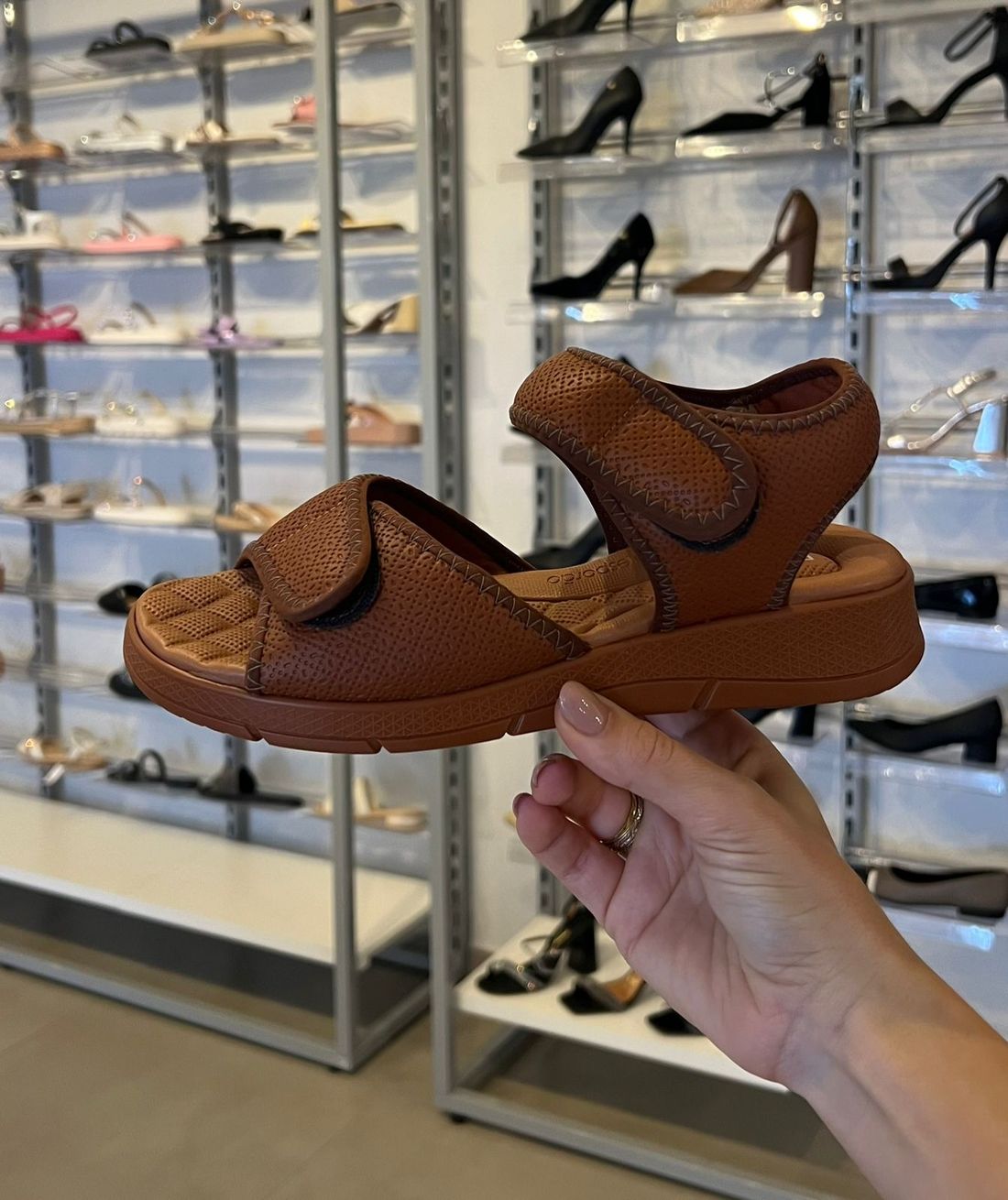 Sandália Piccadilly Papete Esporão Salto Anabela Feminino Cor Ocre Sandália Piccadilly Papete Esporão Salto Anabela Feminino Cor Ocre