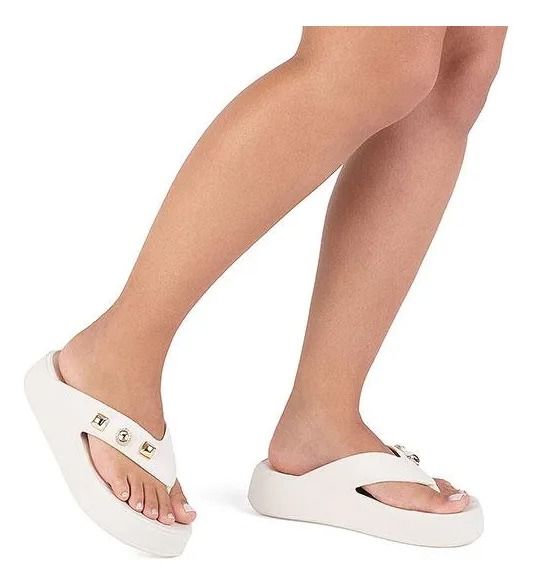 Chinelo Flat Moleca Gaspea Feminino Cor Off White Chinelo Flat Moleca Gaspea Feminino Cor Off White