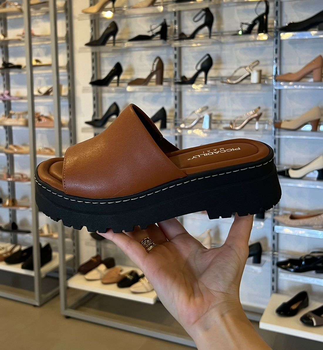 Tamanco Piccadilly Salto Médio Feminino Cor Marrom Ocre Tamanco Piccadilly Salto Médio Feminino Cor Marrom Ocre