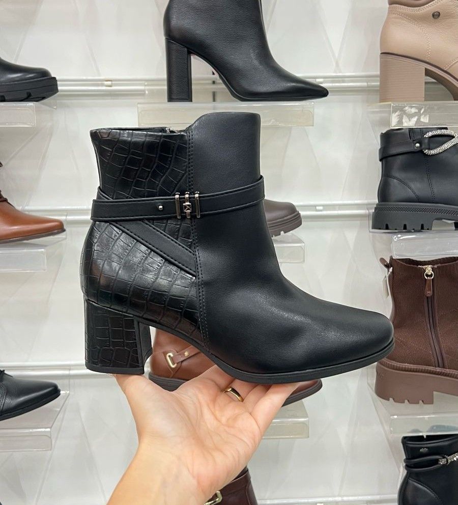 Bota Piccadilly Cano Curto Salto Baixo Feminino Cor Preto