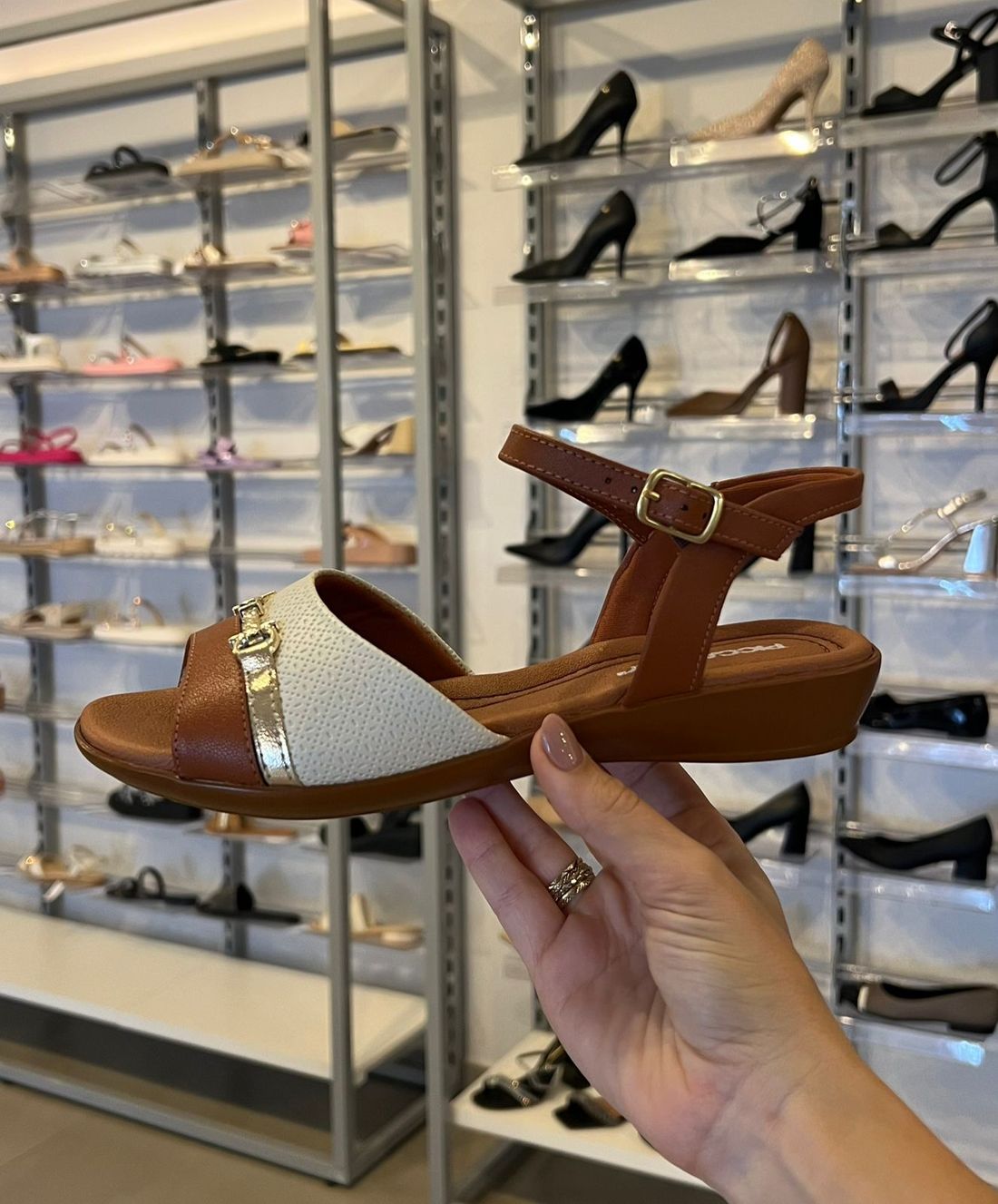 Sandália Piccadilly Salto Baixo Anabela Feminino Cor Ocre Sandália Piccadilly Salto Baixo Anabela Feminino Cor Ocre