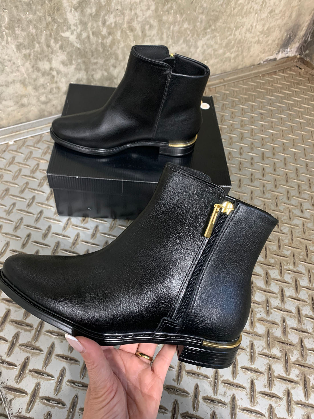 Bota Vizzano Salto Baixo Feminino Cor Preto Bota Vizzano Salto Baixo Feminino Cor Preto
