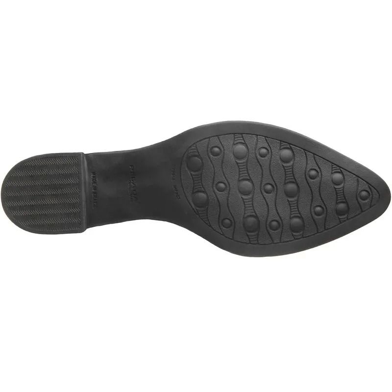 Bota Pegada Cano Baixo Bico Fino Em Couro Feminino Cor Preto