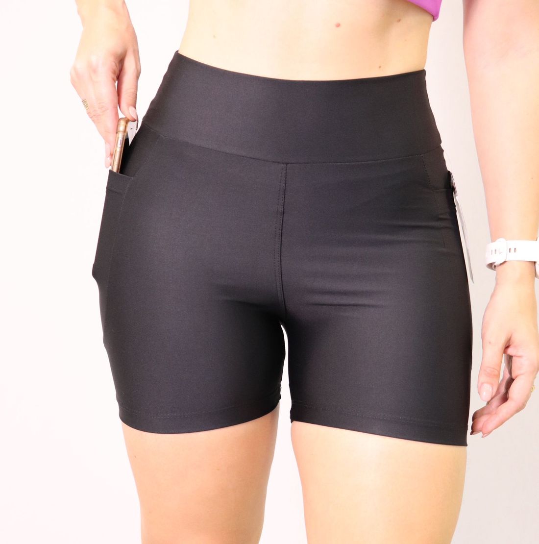 Shorts Karamoella Com Bolso Feminino Cor Preto Shorts Karamoella Com Bolso Feminino Cor Preto