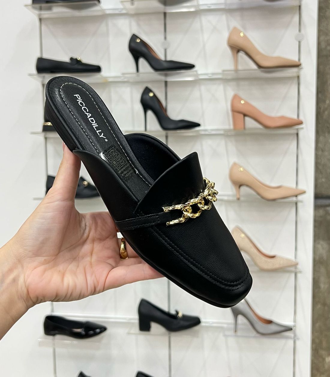 Mule Piccadilly Com Correntes Feminino Cor Preto