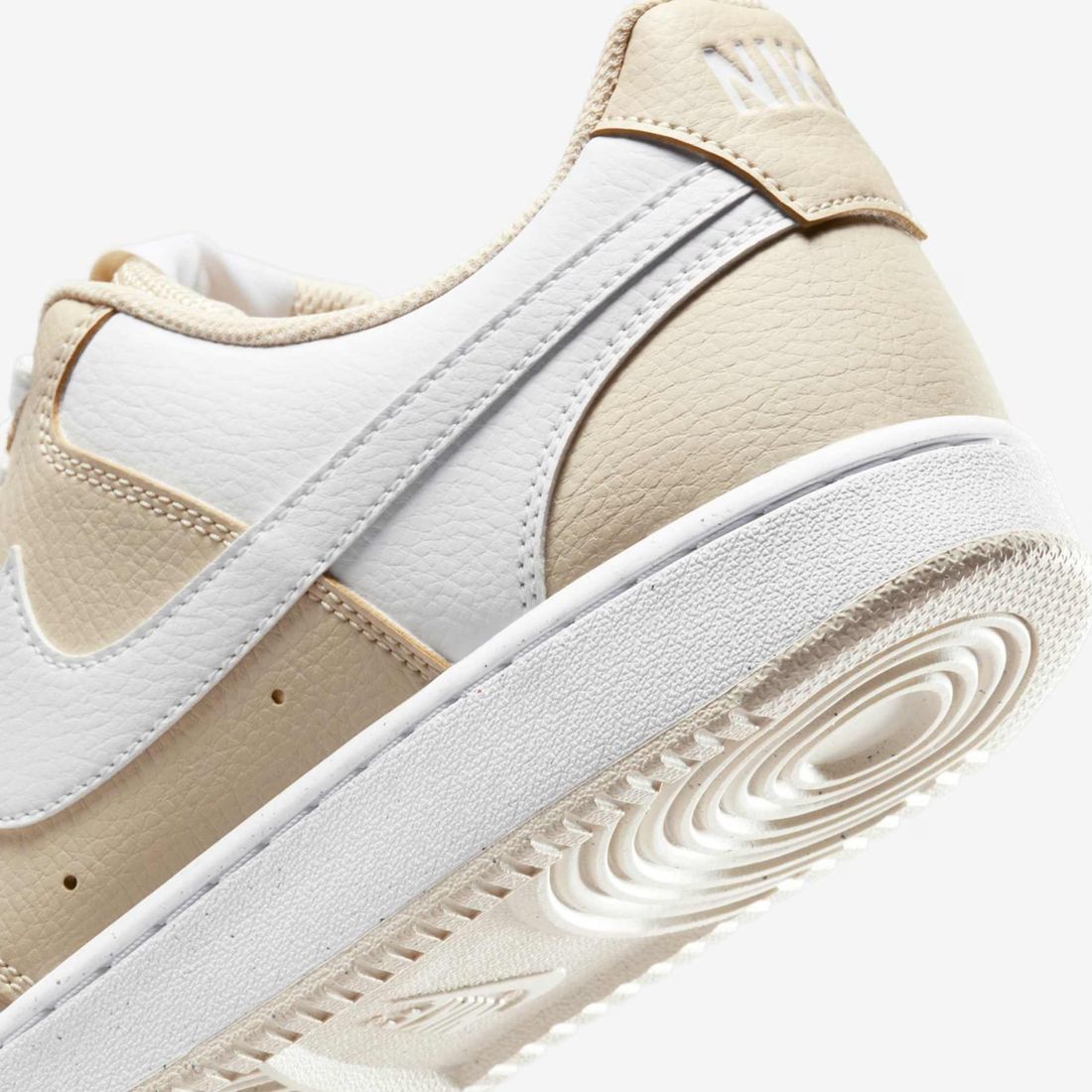 Tênis Nike Court Vision Lo Feminino Cor Branco/Bege Tênis Nike Court Vision Lo Feminino Cor Branco/Bege