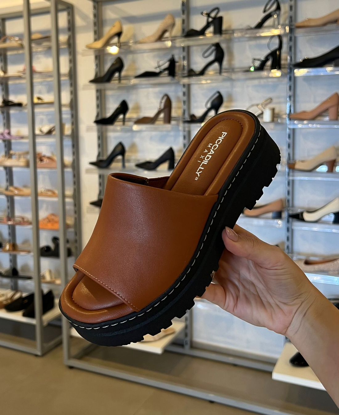 Tamanco Piccadilly Salto Médio Feminino Cor Marrom Ocre Tamanco Piccadilly Salto Médio Feminino Cor Marrom Ocre