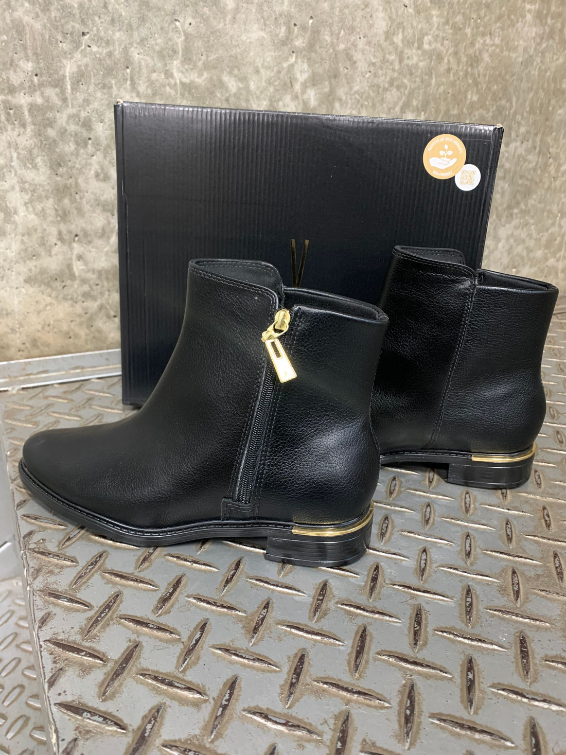 Bota Vizzano Salto Baixo Feminino Cor Preto Bota Vizzano Salto Baixo Feminino Cor Preto