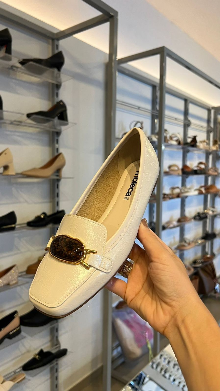 Sapatilha Moleca Femimina Bico Quadrado Cor Off White Sapatilha Moleca Femimina Bico Quadrado Cor Off White