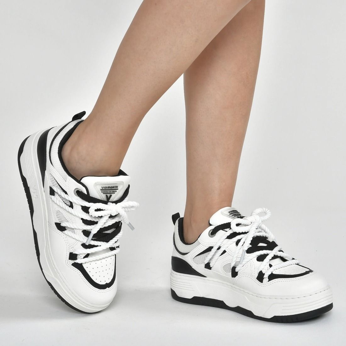 Tênis Via Marte Casual Feminino Cor Preto/Branco Tênis Via Marte Casual Feminino Cor Preto/Branco