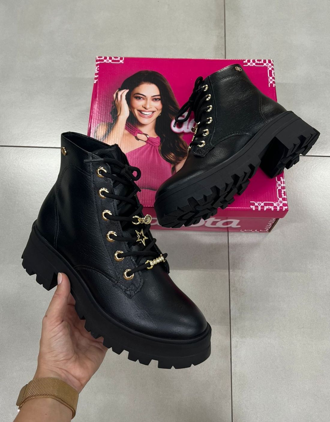 Coturno Dakota Cano Curto Salto Tratorado Feminino Cor Preto Coturno Dakota Cano Curto Salto Tratorado Feminino Cor Preto