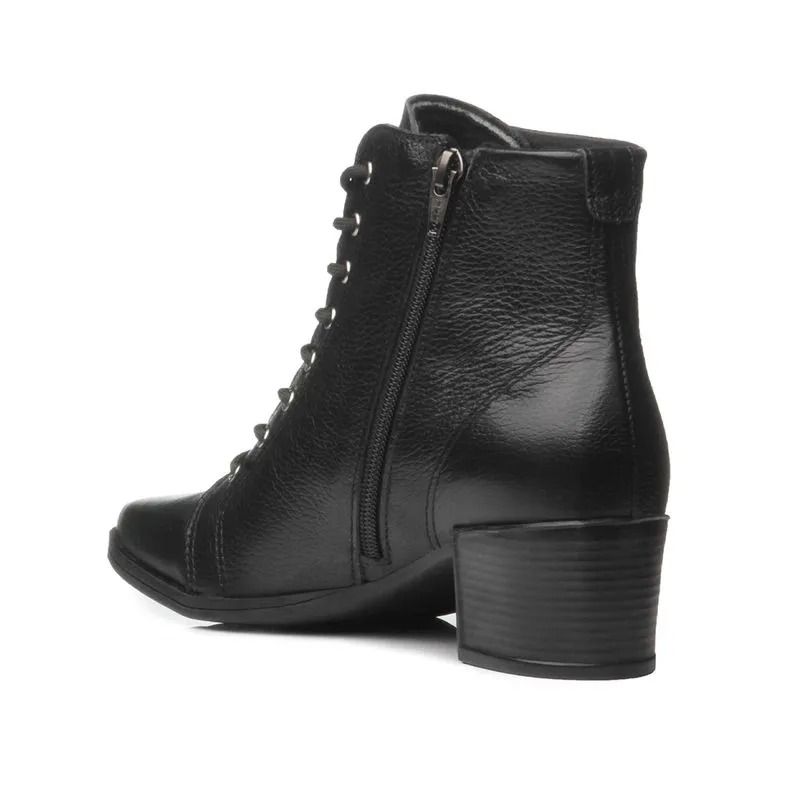 Bota Pegada Cano Baixo Bico Fino Em Couro Feminino Cor Preto