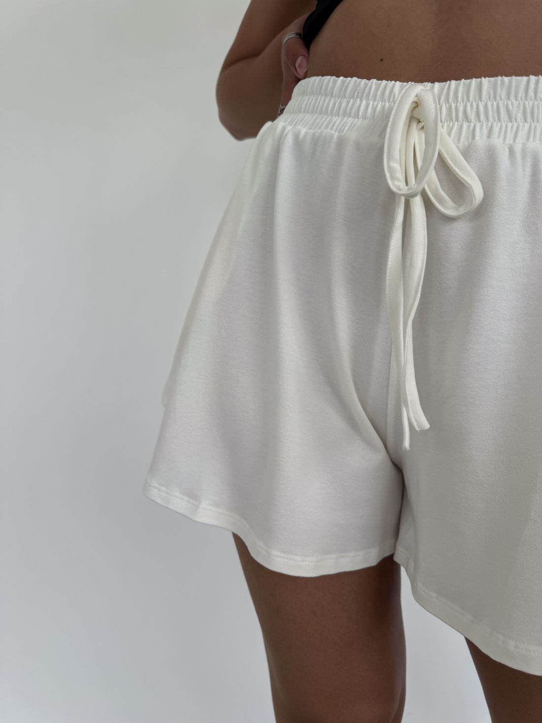 SHORT LUNAR OFFWHITE