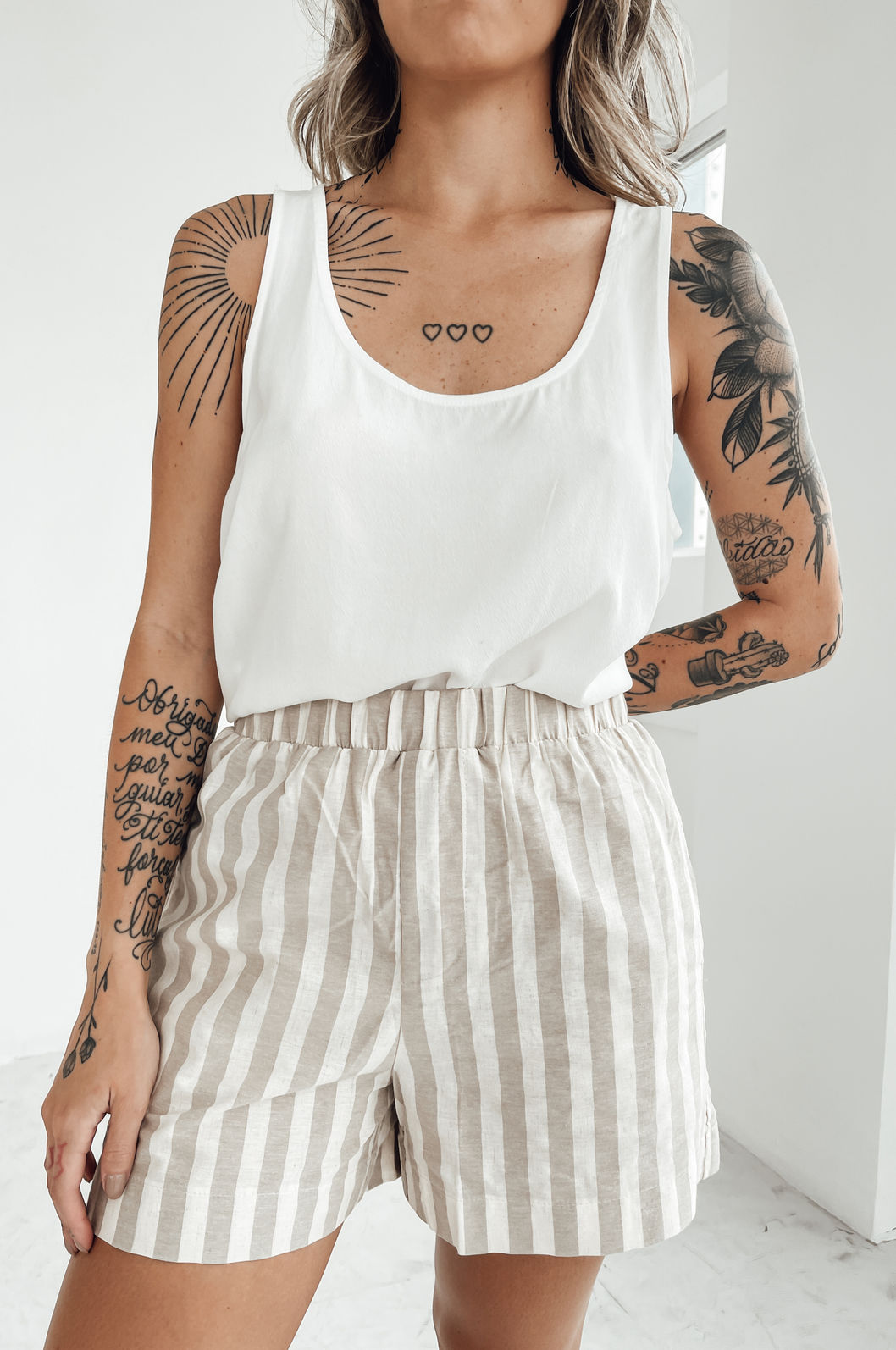 SHORT ALFAIATARIA LINHO LISTRAS