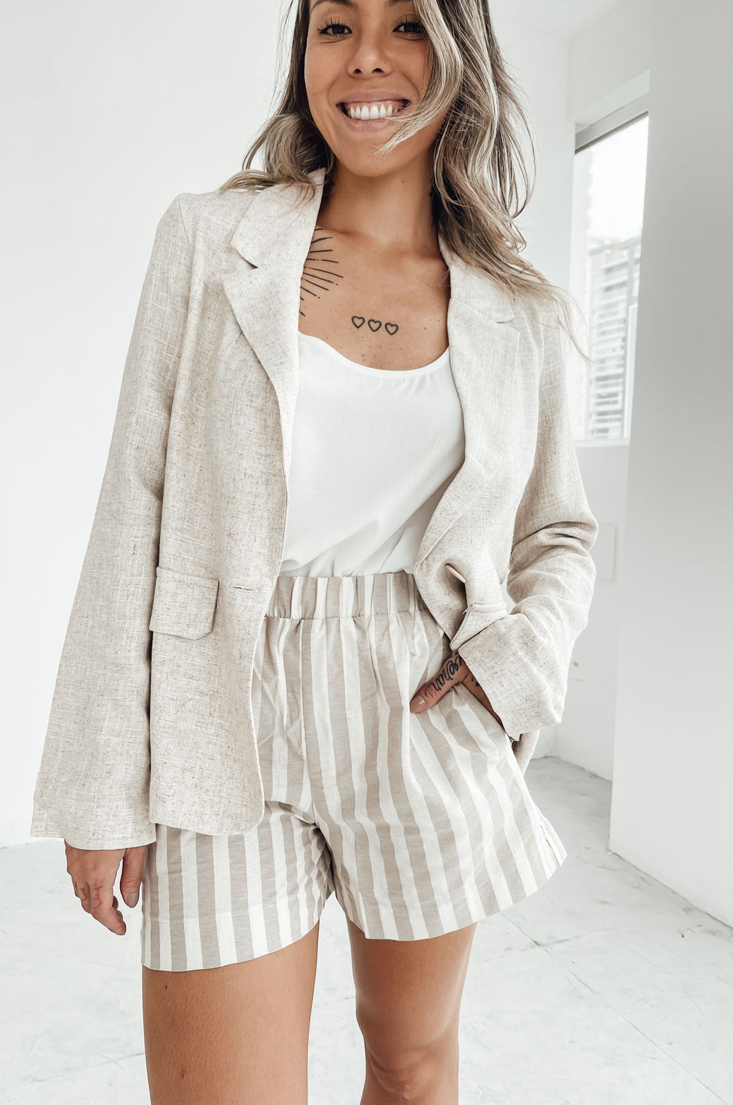 SHORT ALFAIATARIA LINHO LISTRAS