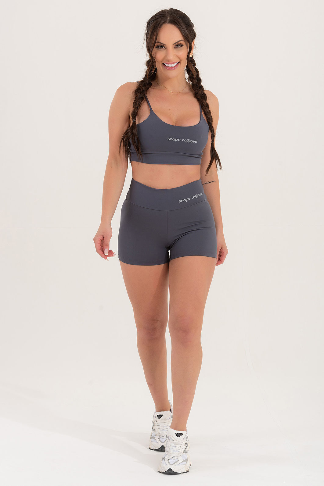 Shorts Feminino Fitness Básico Poliamida - Chumbo Shorts Feminino Fitness Básico Poliamida - Chumbo