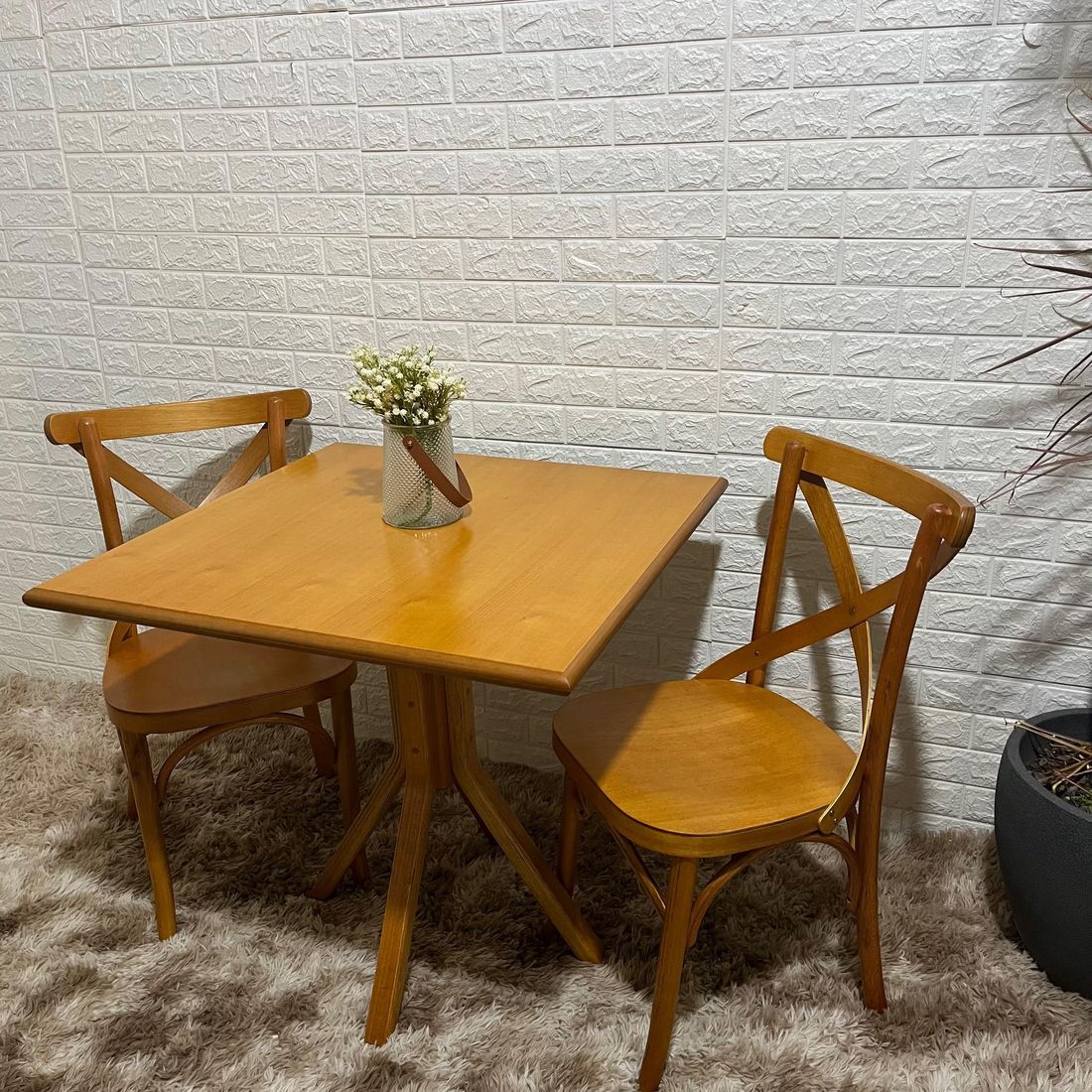 Conjunto Mesa X 80x80 Com 2 Cadeiras X Madeira Maciça Mel Conjunto Mesa X 80x80 Com 2 Cadeiras X Madeira Maciça Mel