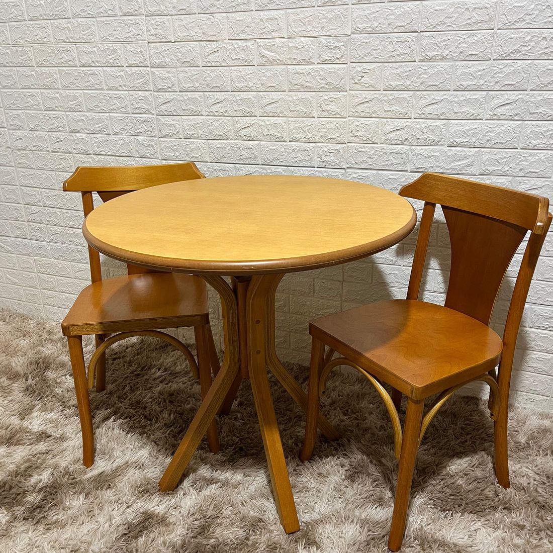 Conjunto Mesa Redonda X 80x80 Com 2 Cadeiras Italia Mel Conjunto Mesa Redonda X 80x80 Com 2 Cadeiras Italia Mel