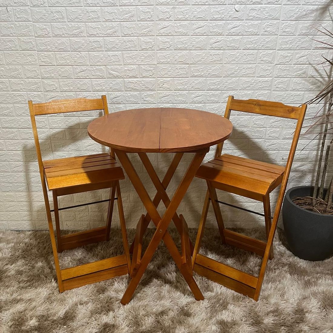 Conjunto Bistrô Dobrável de Madeira Mesa com 2 Banquetas ( MEL )