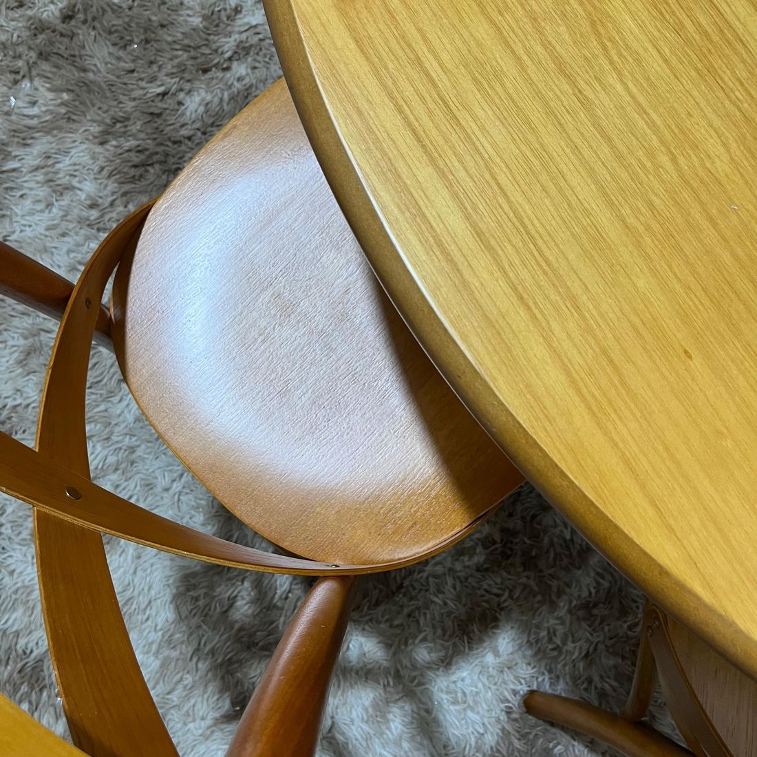 Conjunto Mesa Redonda X 120cm Com 4 Cadeiras X Madeira Maciça Mel Conjunto Mesa Redonda X 120cm Com 4 Cadeiras X Madeira Maciça Mel