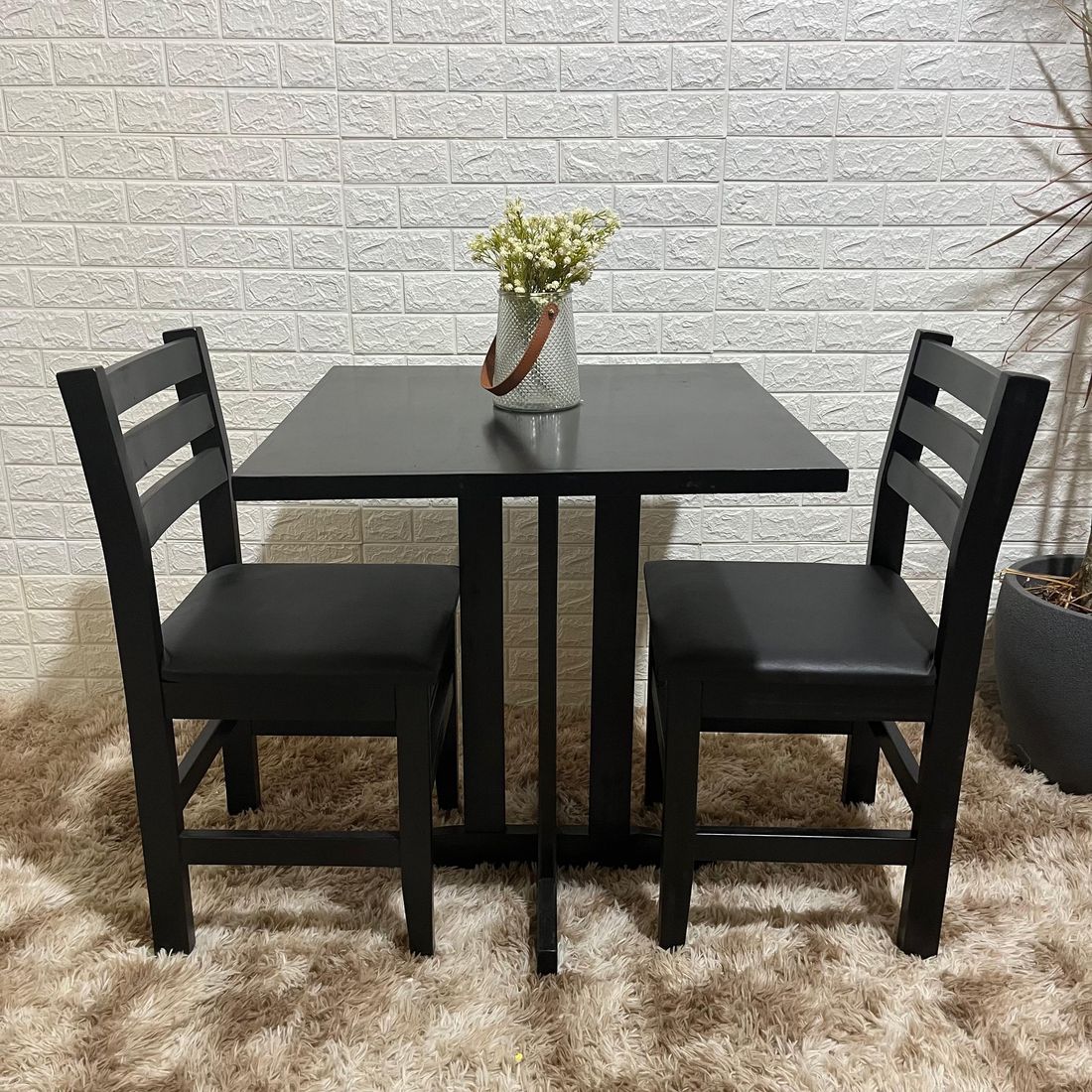 Conjunto Fixo 70x70 Mesa com 2 Cadeiras Estofadas ( PRETO )