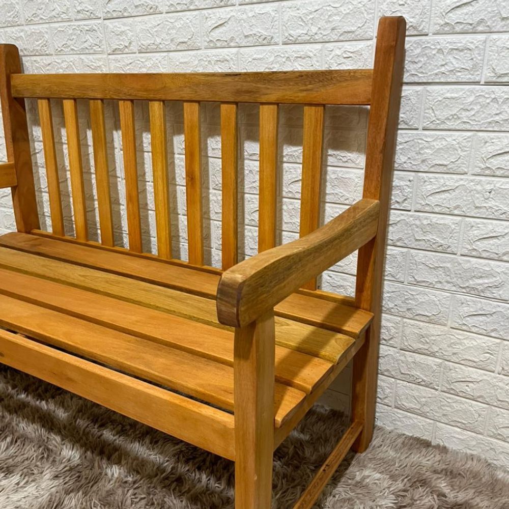 Banco de Jardim Namoradeira de Madeira 2 Lugares Com Verniz Banco de Jardim Namoradeira de Madeira 2 Lugares Com Verniz