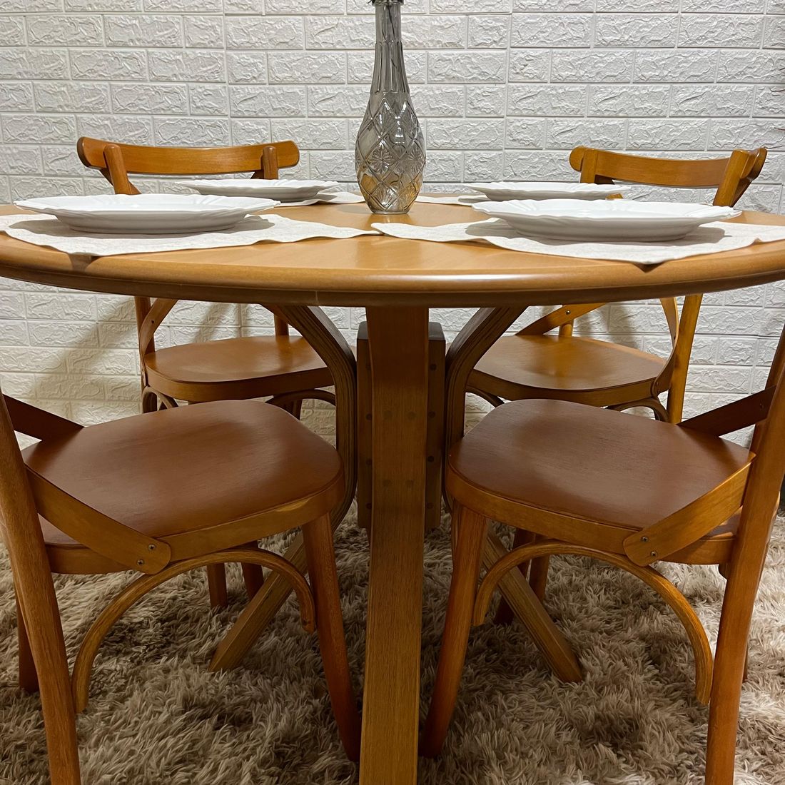 Conjunto Mesa Redonda X 120cm Com 4 Cadeiras X Madeira Maciça Mel Conjunto Mesa Redonda X 120cm Com 4 Cadeiras X Madeira Maciça Mel