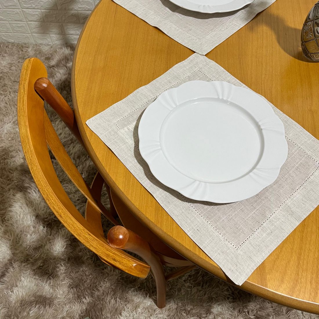 Conjunto Mesa Redonda X 120cm Com 4 Cadeiras X Madeira Maciça Mel Conjunto Mesa Redonda X 120cm Com 4 Cadeiras X Madeira Maciça Mel