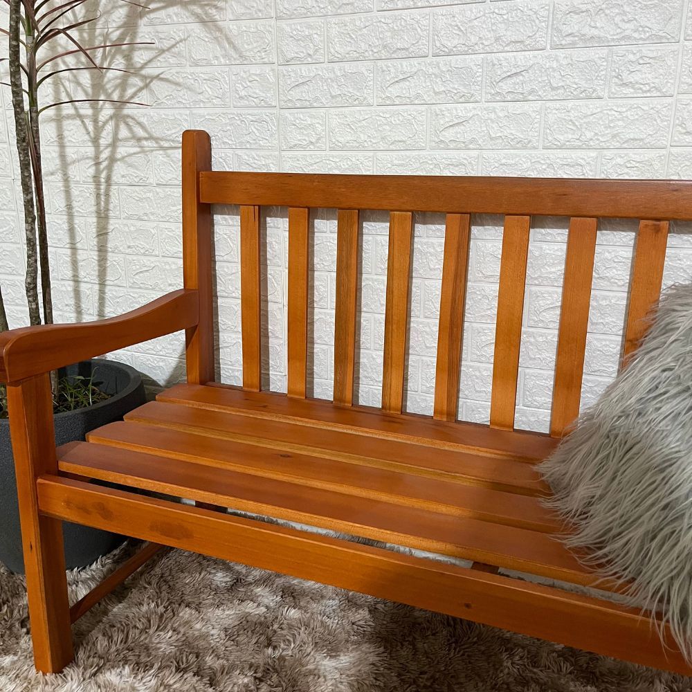 Banco de Jardim Namoradeira de Madeira 3 lugares Com Verniz Banco de Jardim Namoradeira de Madeira 3 lugares Com Verniz