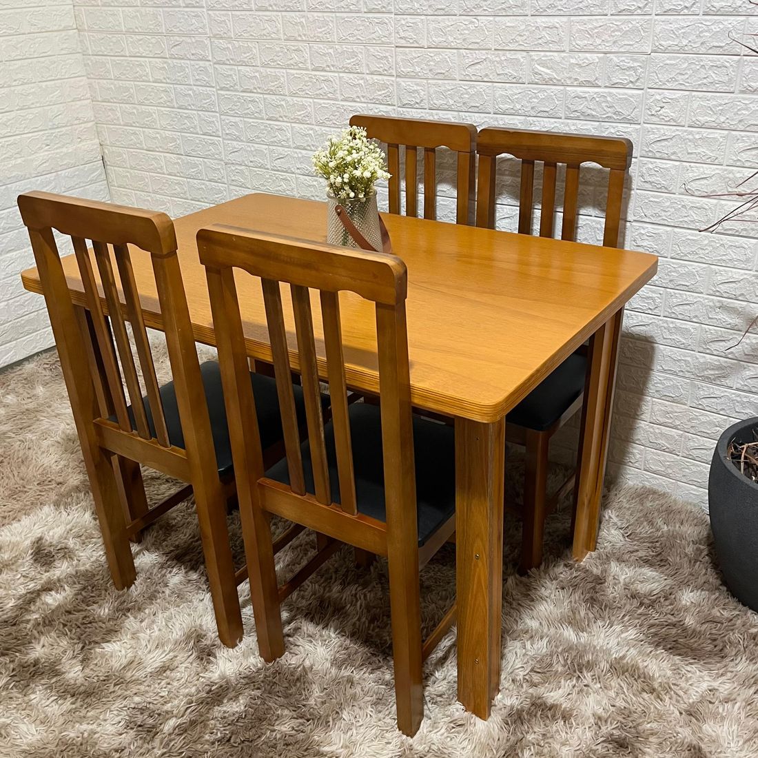 Conjunto Mesa 120x80 e 4 Cadeira Colonial com Estofado Mel