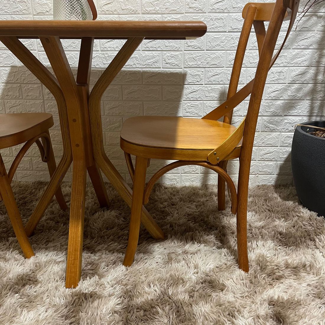 Conjunto Mesa X 80x80 Com 2 Cadeiras X Madeira Maciça Mel Conjunto Mesa X 80x80 Com 2 Cadeiras X Madeira Maciça Mel