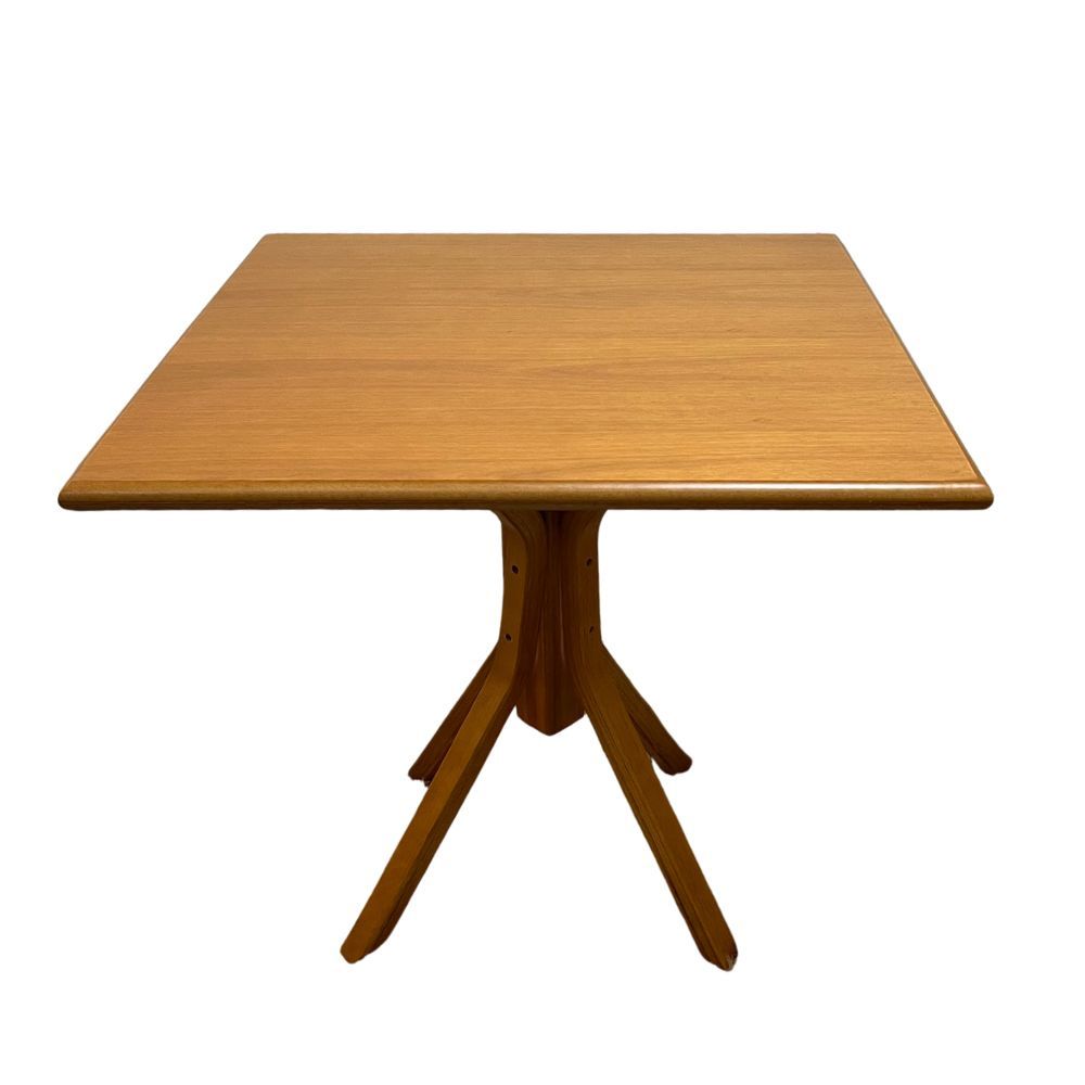 Mesa X 80x80 Com 4 Cadeiras X Madeira Maciça Mel Mesa X 80x80 Com 4 Cadeiras X Madeira Maciça Mel